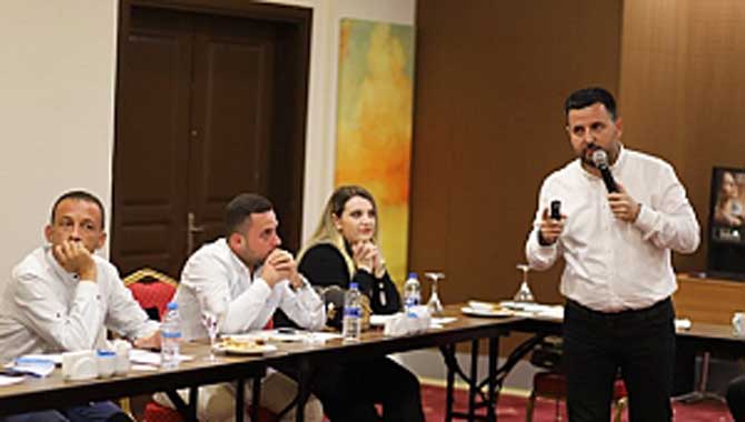 Adafinans Sigorta Performans Ödülleri sahipleriyle buluştu 