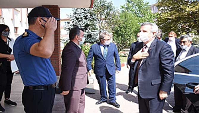 “Bakan Yardımcısı Hasan Büyükdede Karasu’yu Ziyaret Etti”