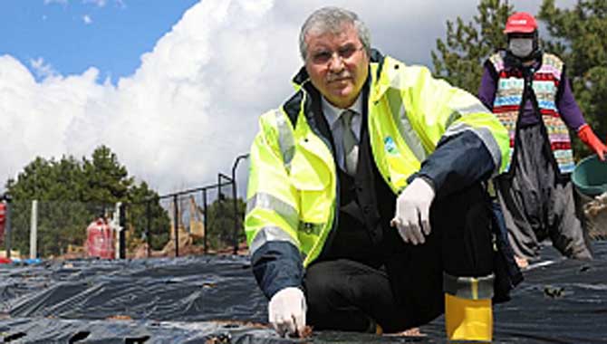 Başkan Yüce, “Ellerimizle ekip, büyüttüğümüz çilek üretimi bugün 10 tona ulaştı”