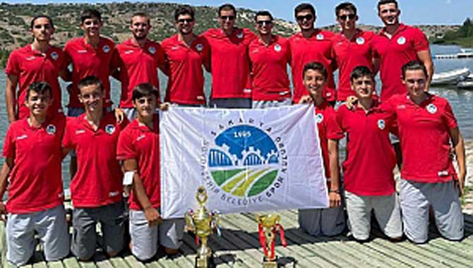 Büyükşehirli kanocular Ordu Durgunsu yarışlarından başarıyla döndü