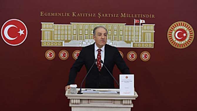 (GÖRÜNTÜLÜ) MUSTAFA YENEROĞLU 'HUKUKSUZLUĞUN SIRADANLAŞMASI: SİLAHLI TERÖR ÖRGÜTÜ ÜYELİĞİ YARGILANMALARI' RAPORUNU TBMM'DE TANITTI