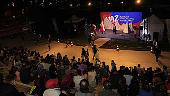 Millet Bahçesi’nde sahne çocuklar için kuruldu