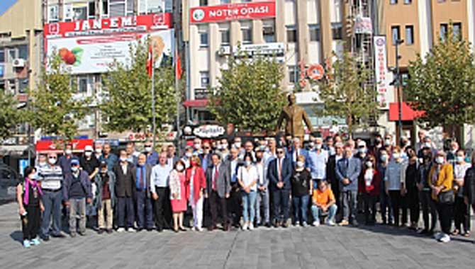 SAKARYA İL ÖRGÜTÜ ATATÜRK ANITINA ÇELENK BIRAKTI