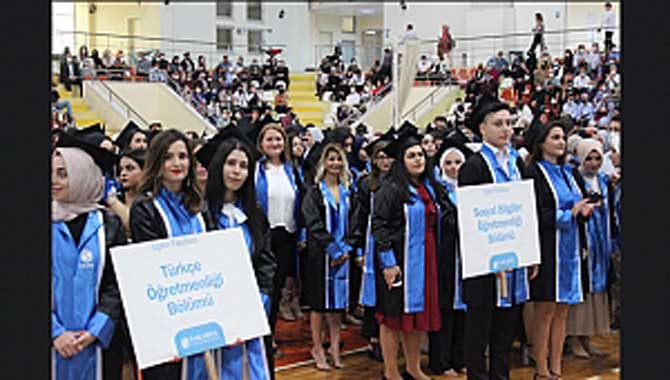 Sakarya Üniversitesi Eğitim Fakültesinde Mezuniyet Coşkusu 