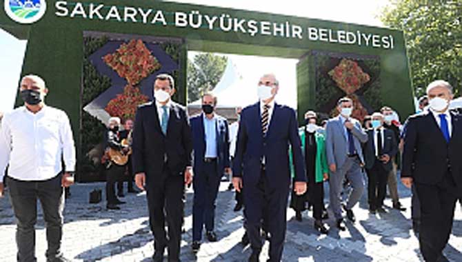 Sektörün kalbi Sakarya'da atıyor 'Lokomotif şehir Sakarya' dev fuarla kapılarını bu kez dünyaya açtı