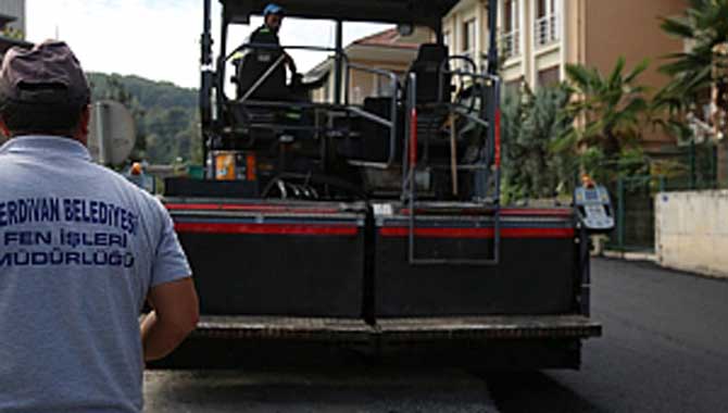 Serdivan’da Asfalt Çalışmaları Devam Ediyor
