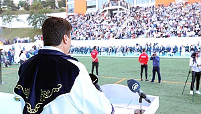 SUBÜ’den görkemli mezuniyet