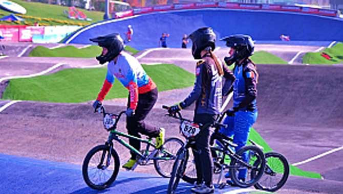 Ayçiçeği Vadisi'nde BMX Dünya Kupası start aldı 