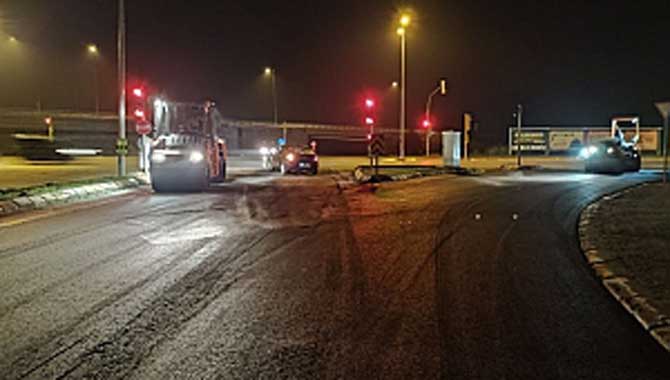 Büyükşehir asfalt çalışmalarını gece mesaisiyle sürdürdü 