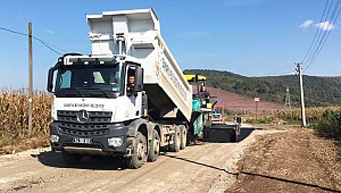 Büyükşehir Bağlar’da okul yolunu asfaltla buluşturdu 
