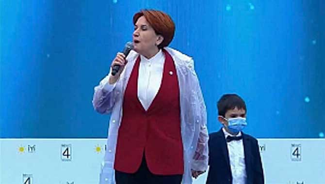 İYİ Parti Sakarya Teşkilatı Halıç Kongre Merkezine çıkarma yaptı 