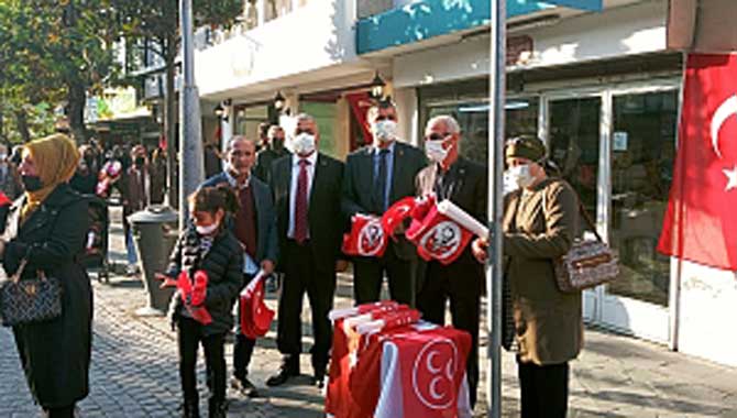 MHP Adapazarı ilçe teşkilatı Cumhuriyet Bayramını Kutladı