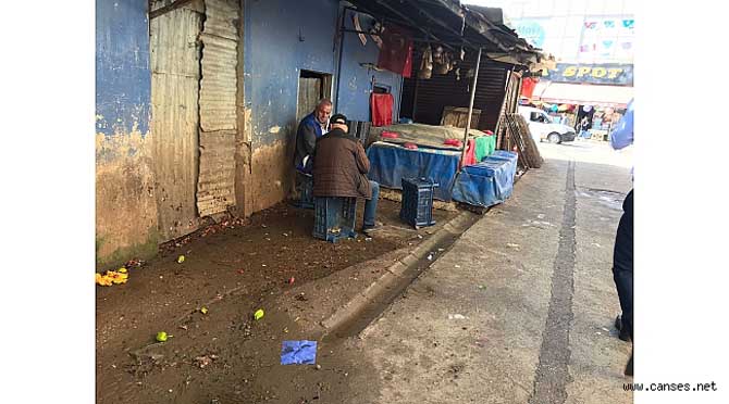 Yetkililer Katlı Pazar'a kulaklarını kapadı
