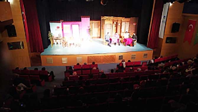 AKM’de ‘Miras’ sahnesi büyük ilgi gördü 