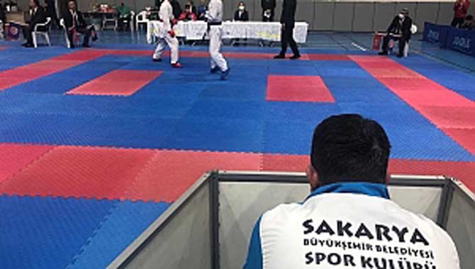 Ata'yı Anma Karate Turnuvası’na Büyükşehir’li sporcular damga vurdu 
