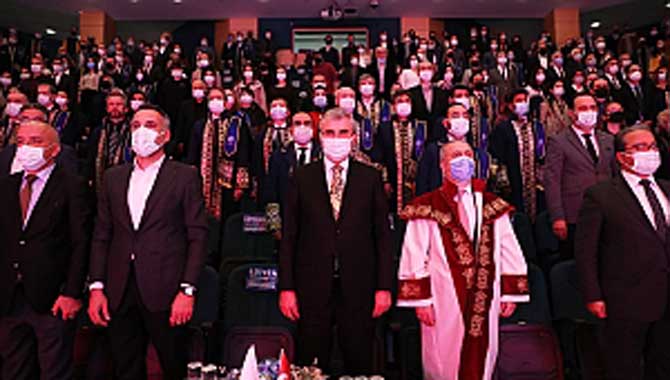 “Bilimi ve bilgiyi insanoğluyla paylaşan hocalarımıza şükranlar borçluyuz” 