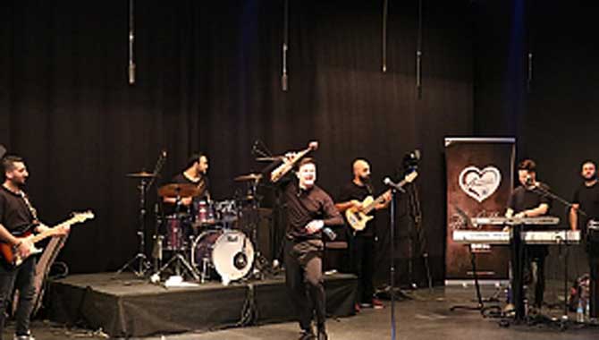 Ekin Uzunlar Rüzgârı Esti 