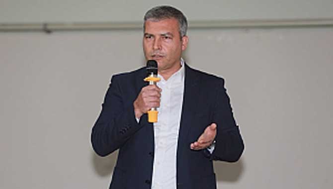 Gerçeğin Peşinden Gitmeliyiz 