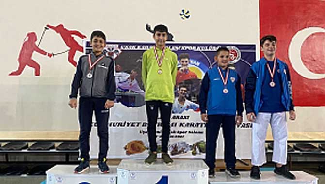 KARATE TAKIMI YİNE MADALYA BIRAKMADI 
