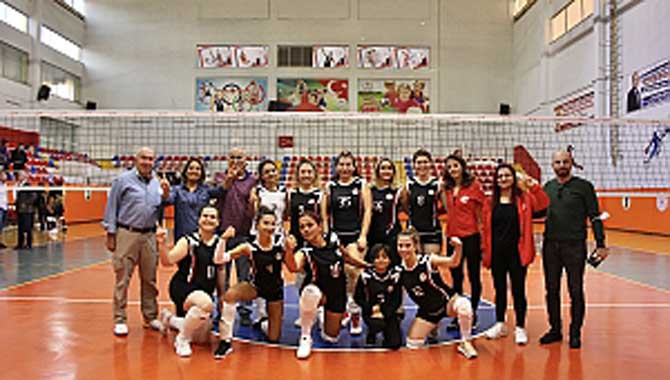 Sakarya Barosu Voleybol Takımı Avukat Spor Oyunları’na katıldı 