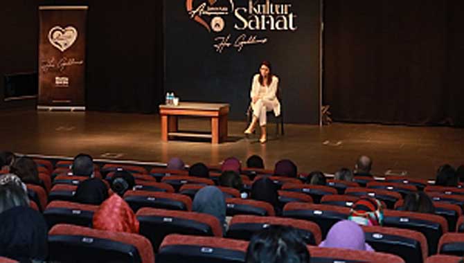 Şermin Yaşar Adapazarı’nda Sevenleriyle Buluştu 