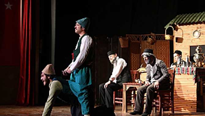 AKM’de ‘Fehim Paşa Konağı’ oyunu büyük ilgi gördü 