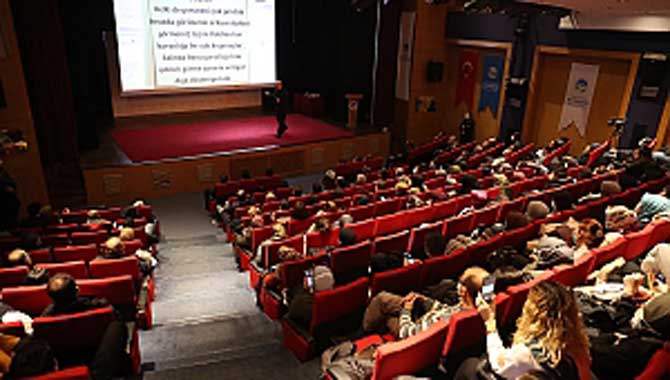 AKM’de sağlıklı düşünme becerileri konuşuldu 