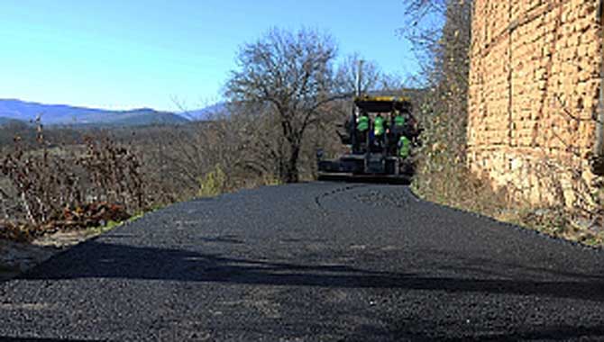 Büyükşehir asfalt ekipleri Pamukova’da 