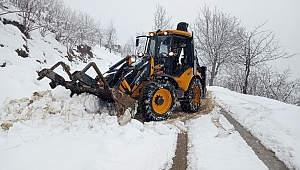 HENDEK BELEDİYESİ’NİN KARLA MÜCADELESİ BAŞLADI 