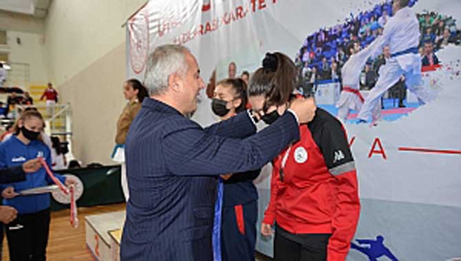 HEYECAN DOLU TURNUVADA İLK GÜN TAMAMLANDI 