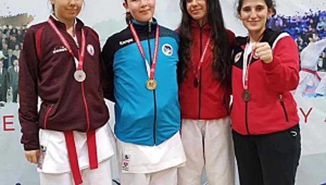 Karate Turnuvasında Büyükşehir’den 6 madalya 