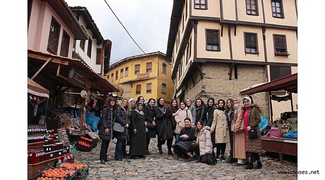 Moda öğrencilerinden kumaşın tarihine yolculuk