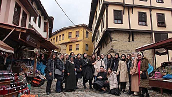 Moda öğrencilerinden kumaşın tarihine yolculuk 