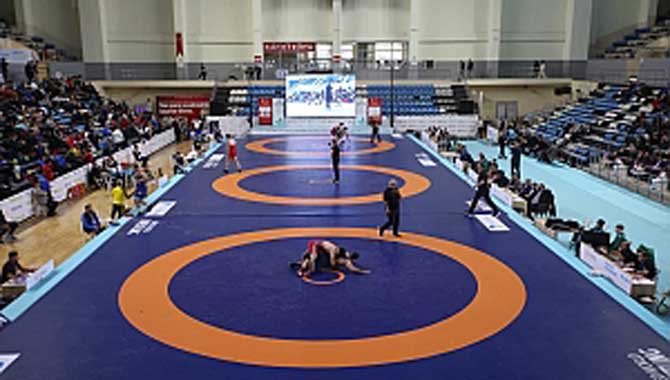 Şampiyonlar mindere çıktı: Türkiye Güreş Şampiyonası başladı