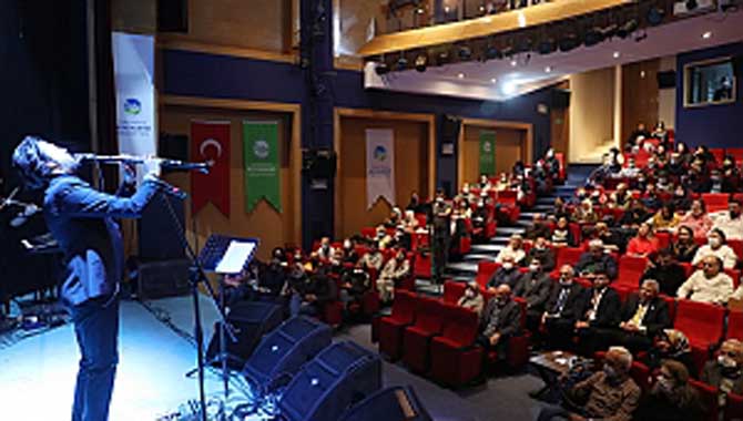 Serkan Çağrı AKM’de sevenleriyle buluştu 