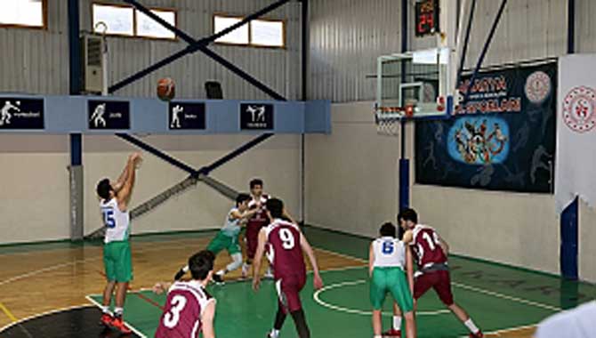 SUBÜ Basketbol Takımı ligi 2’inci tamamladı 