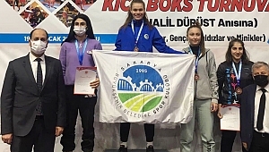 Büyükşehir Kick Boks takımından 3 madalya 