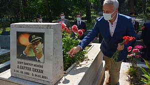 ŞEHİT A.GAFFAR OKKAN MEZARI BAŞINDA ANILACAK 