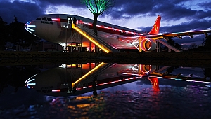 Uçak Kıraathane’nin gündüzü ayrı, gecesi ayrı güzel 