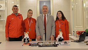 BAŞKAN BABAOĞLU’NDAN ŞAMPİYONLARA ÖDÜL 