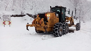 Büyükşehir kar mesaisinde: 63 mahallede okul yolları açıldı 