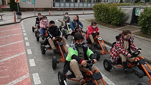 Çocuklar Trafik Parkta Doyasıya Eğleniyor 