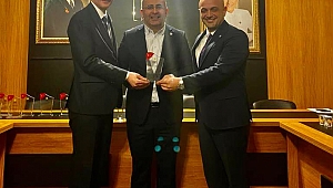 Dikbayır ve Kılıçaslan'dan İlçe Başkanlarına teşekkür plaketi 