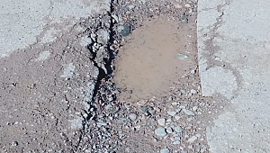 İYİ Parti Erenler yolların durumuna sitem etti 