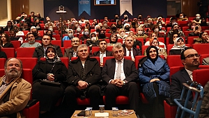 Ahmet Özhan AKM’de sahne aldı 