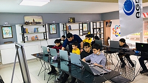 GELECEĞİN TEKNOLOJİSİNİ EĞLENEREK ÖĞRETİYORLAR 