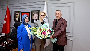 Pelin Çift ve Erhan Altunay Sevenleri ile Buluştu 