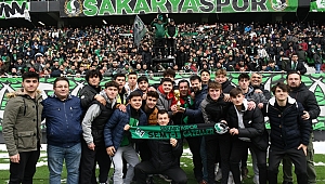 Sakarya Spor Lisesine Taraftarlardan Büyük Alkış 