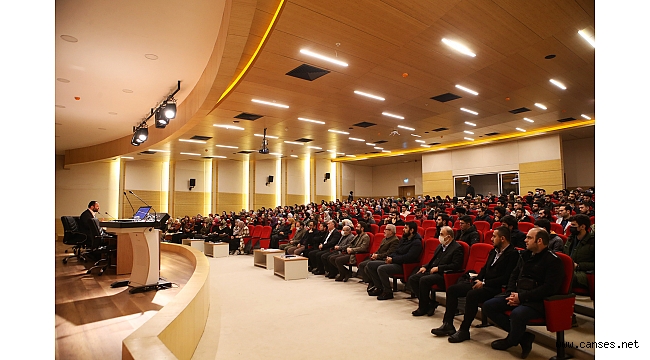 Taha Kılınç gençlere İslam Dünyası'nın dününü ve bugününü anlattı