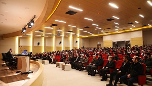 Taha Kılınç gençlere İslam Dünyası'nın dününü ve bugününü anlattı 